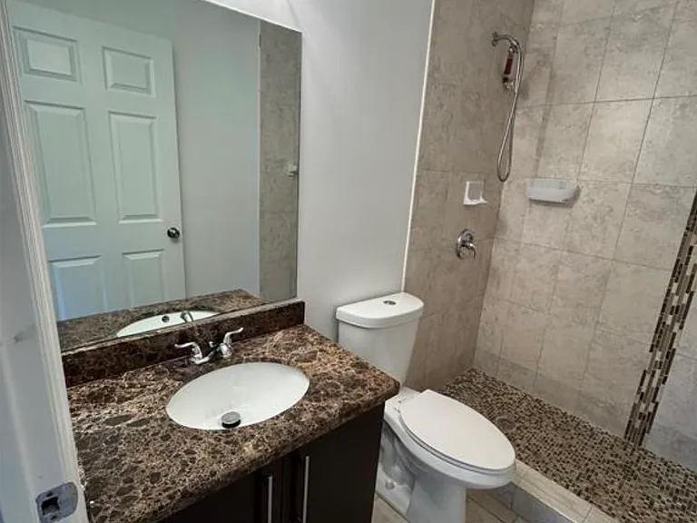 445 Lakeview Dr — Photo 11