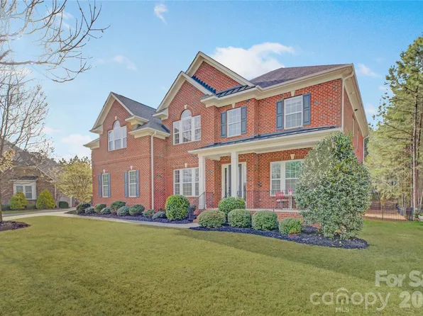 16518 Governors Club Ct, Charlotte, NC 28278