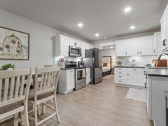 5th image of 11 Duvall Ln