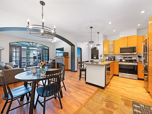 3rd image of 33485 Fraser St #208