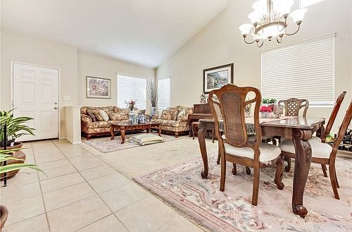 5th image of 10615 Aqueduct Ave