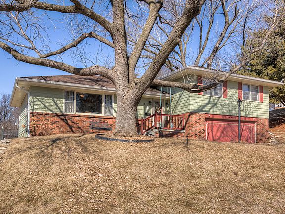 3rd image of 110 Louise Ave