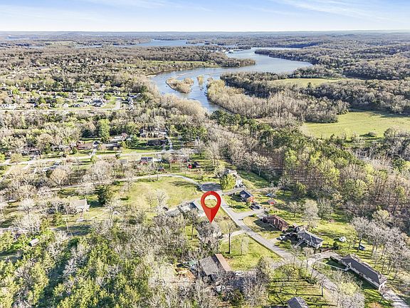 4th image of 375 Spring Valley Dr
