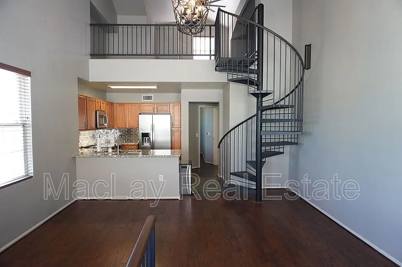 3 bed, 2.0 bath, 1385 sqft, $2,100 — Photo 3