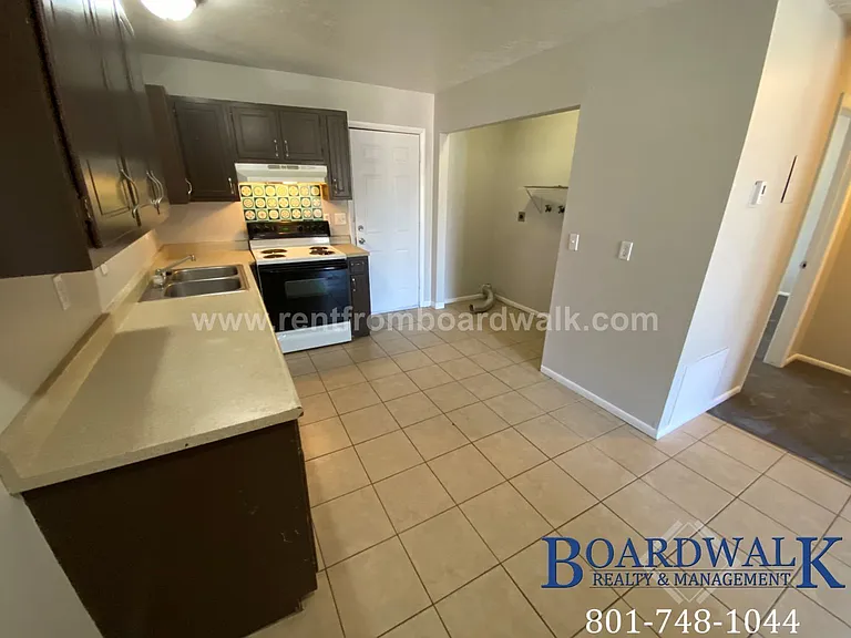 1453 W 2320 S — Photo 7
