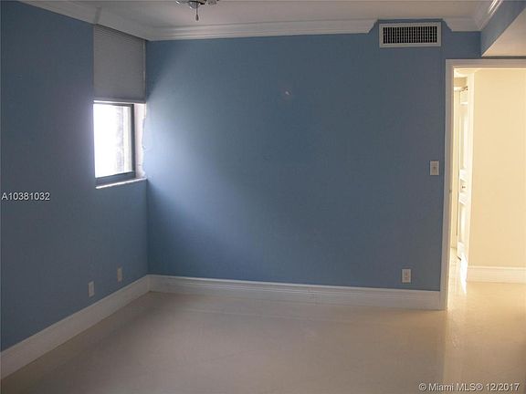 3rd image of 2625 Collins Ave APT 1697