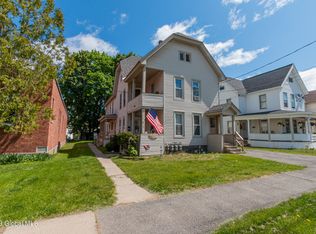 7 7th Ave, Gloversville, NY 12078