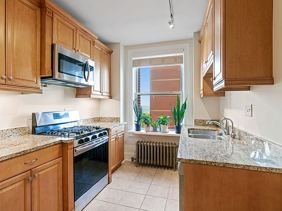 5th image of 5555 S Everett Ave #6C