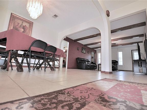 5th image of 916 Stratford Dr