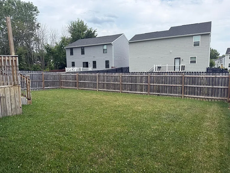 220 Roebling St — Photo 10