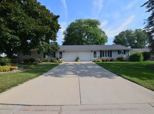 611 Sunrise Ln, Green Bay, WI 54301