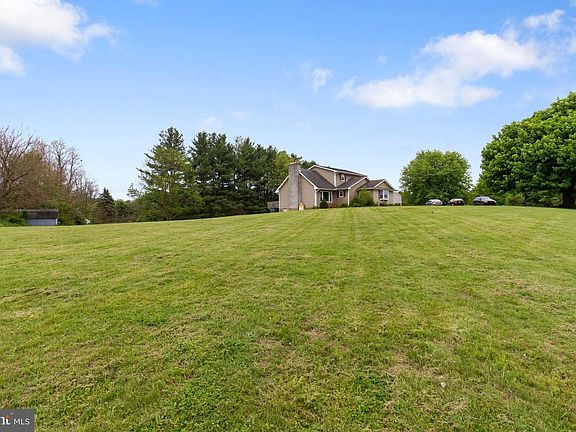 4th image of 1525 Bachmans Valley Rd