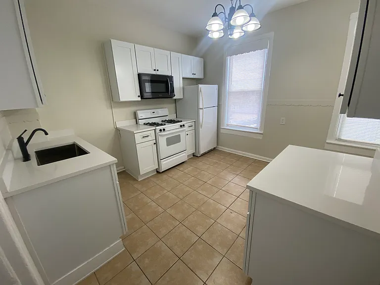 3213 S Parnell Ave #2R — Photo 1