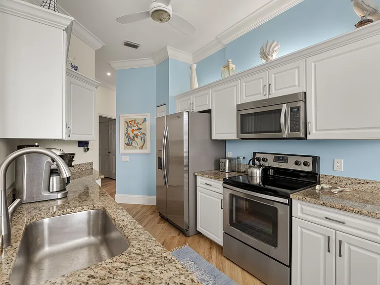 500 L Ambiance Cir #202 — Photo 13