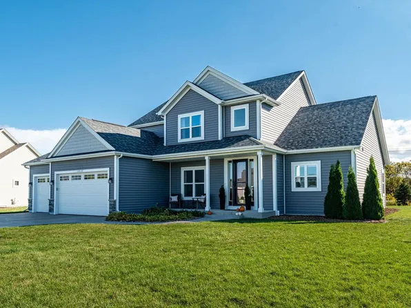 N45W22742 Charlotte WAY, Pewaukee, WI 53072