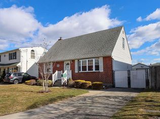 243 Jamaica Blvd, Carle Place, NY 11514