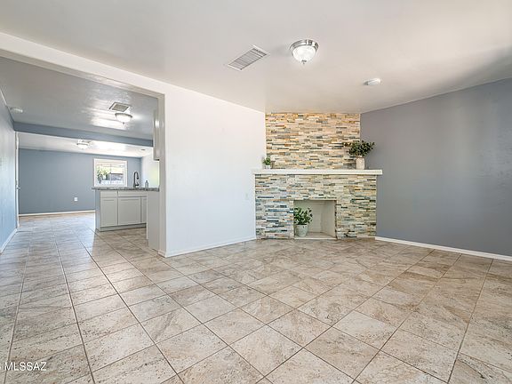 4th image of 1506 N Hualpai Rd