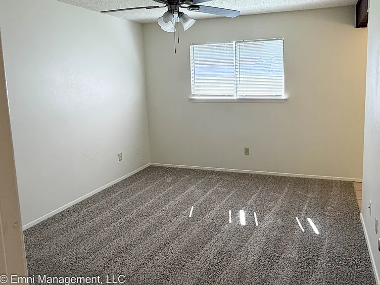 1408 Garnet Rd — Photo 9