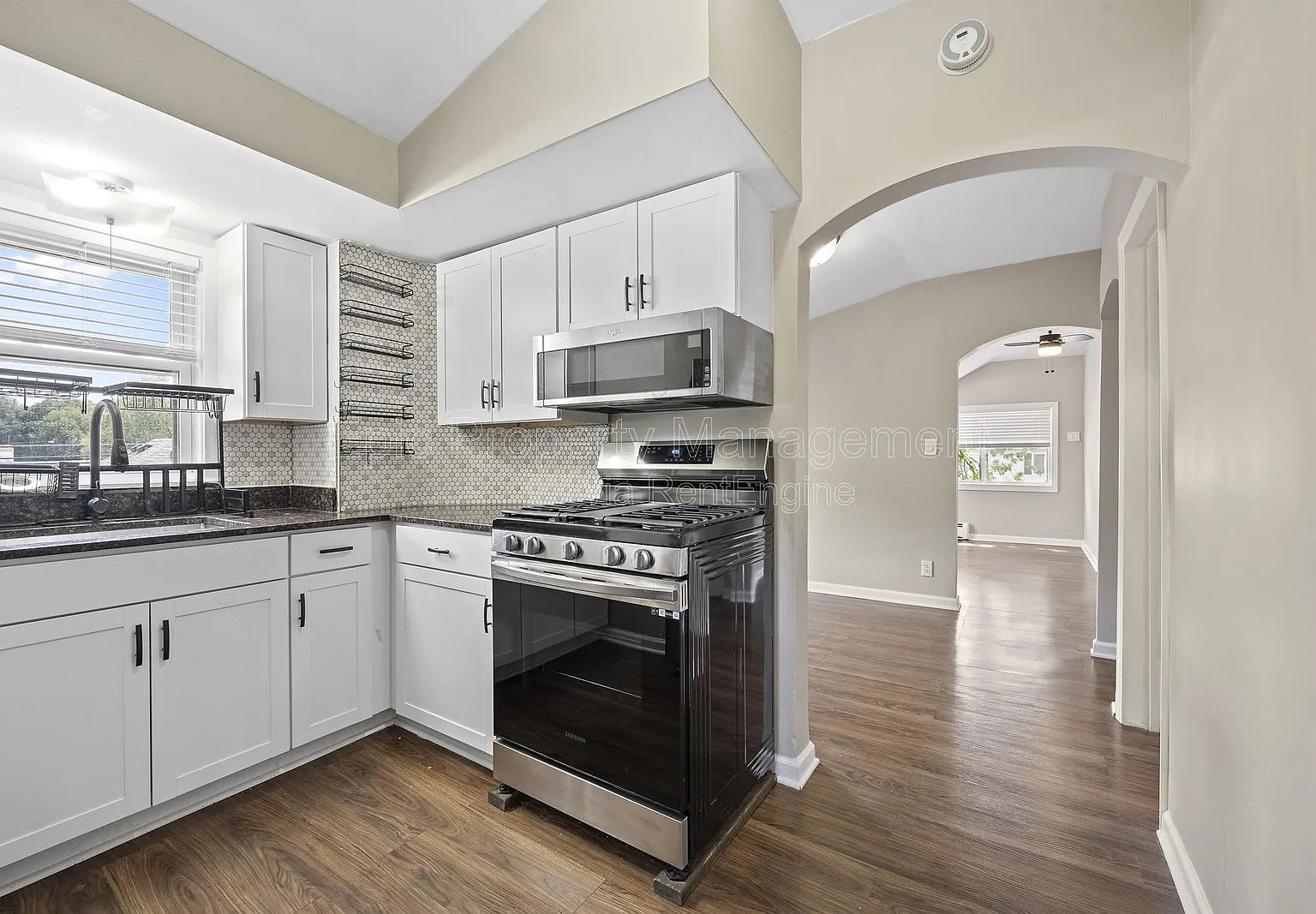 2 bed, 1.0 bath, $1,295 — Photo 2