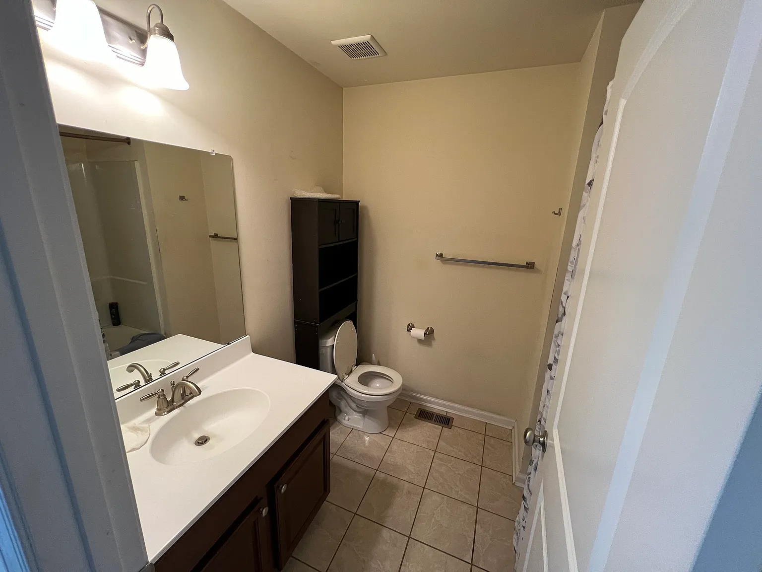 3 bed, 2.5 bath, 2875 sqft, $2,900 — Photo 4