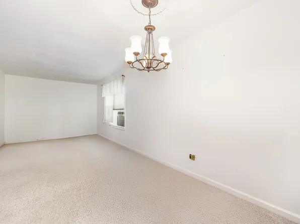 27-10 Parsons Boulevard image 7 of 11