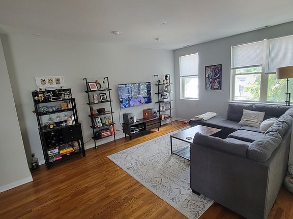 2nd image of 3559 N Milwaukee Ave APT 3B