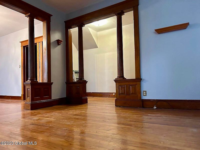 3rd image of 359 Manning Boulevard