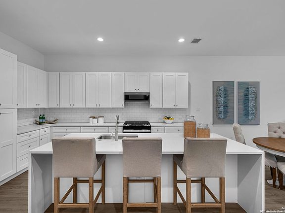 5th image of 115 Carnahan St
