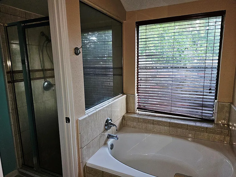12110 Hedgedown Dr — Photo 10