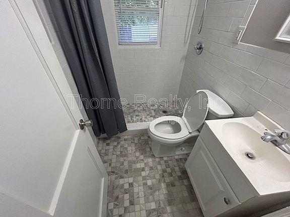 3rd image of 309 E Battle Ave
