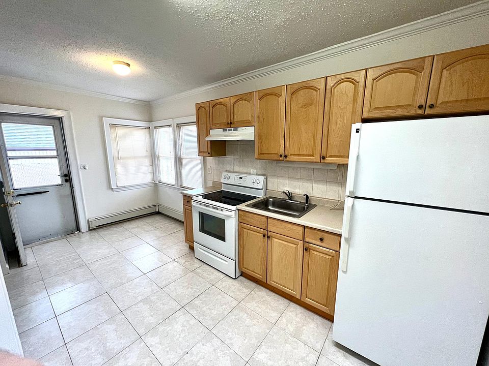 1st image of 2412 Henry St #1