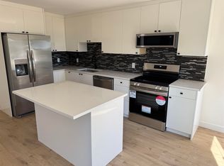 1880 Palmerston Ave #2, West Vancouver, BC V7V 2V5