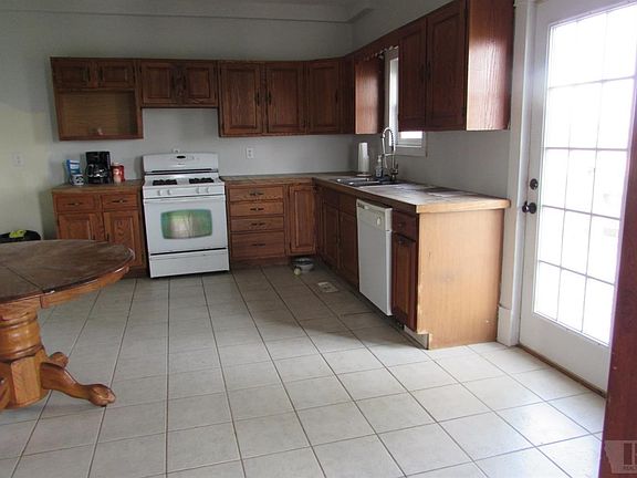 4th image of 2412 Oasis Ave