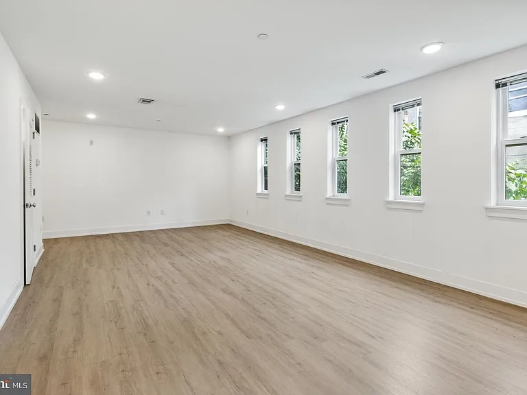 1335 N Marston St #402 — Photo 8
