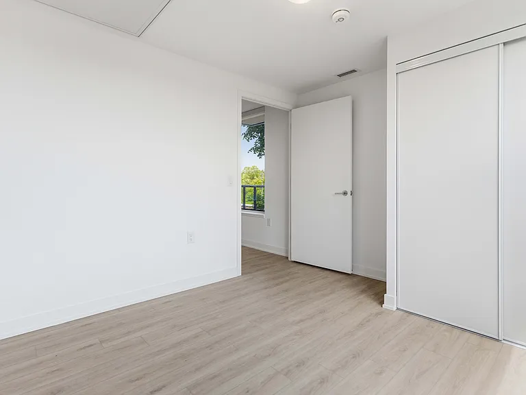 7439 Kingston Rd — Photo 55