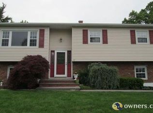 10 Berry Ct, Congers, NY 10920