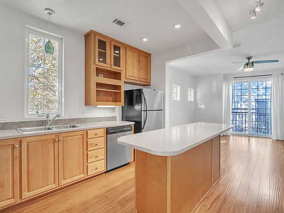 5th image of 440 Harriet Ln