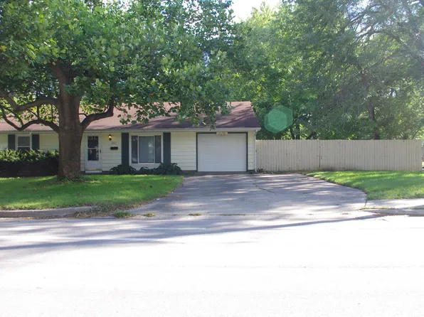 102 Dodson Dr S, Urbana, IL 61802