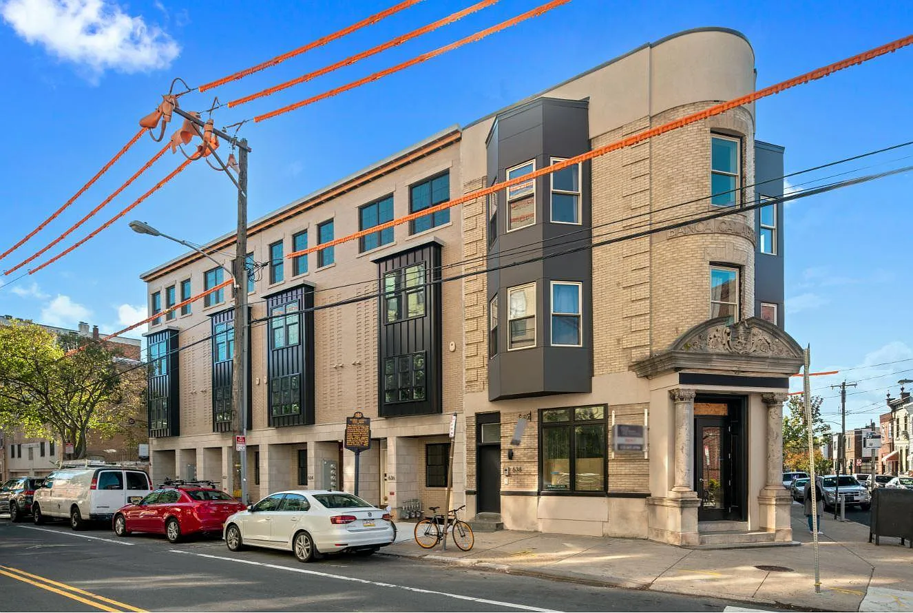 2 bed, 835 sqft, $2,000 — Photo 1