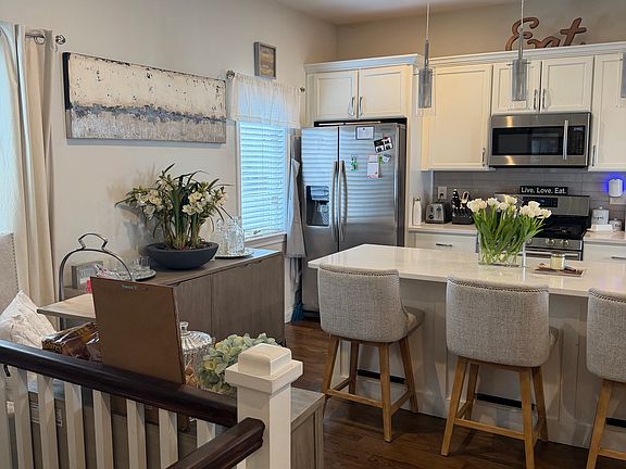 4th image of 19 Pierce St Unit 1