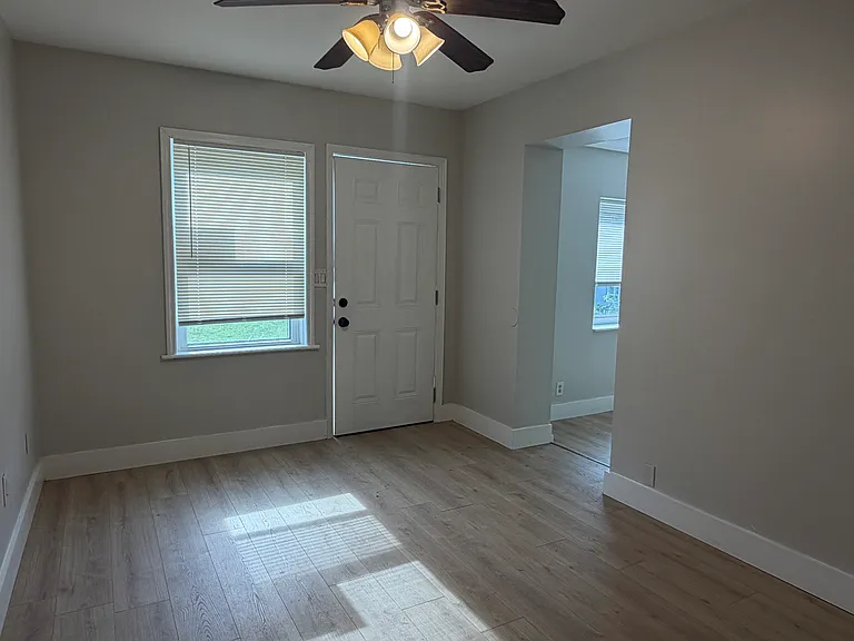 9703 Lilac Dr — Photo 8