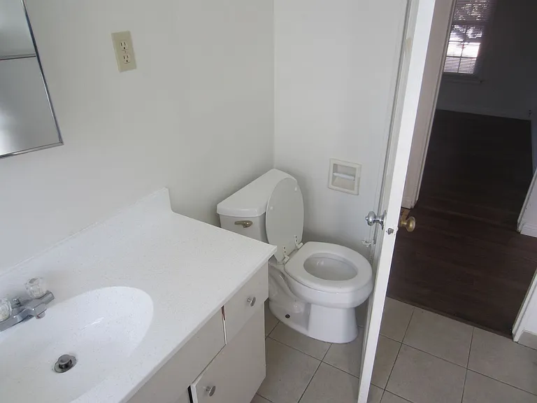 1319-1325 E Phillips St — Photo 12