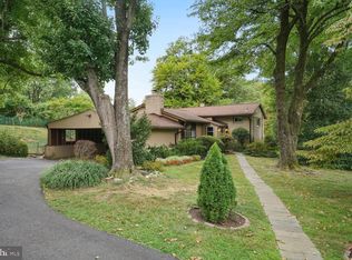 6819 Valley Brook Dr, Falls Church, VA 22042