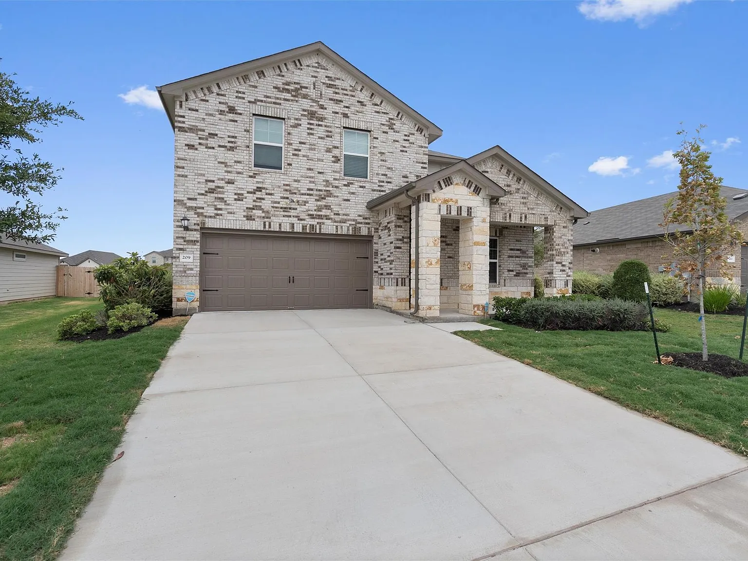 4 bed, 3.0 bath, 2669 sqft, $2,495 — Photo 2