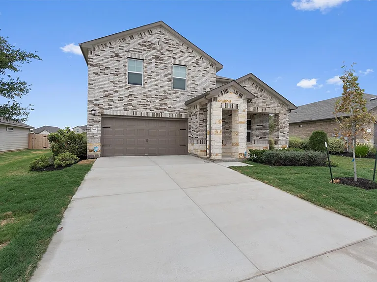 209 Golden Plains Pkwy — Photo 2