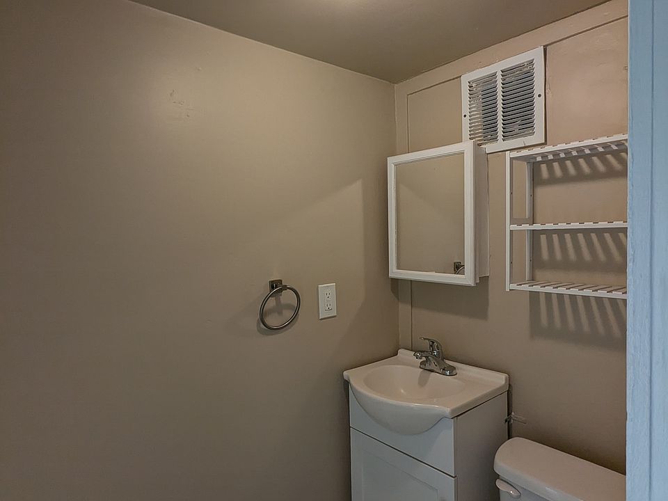1st image of 138 W Lancaster Ave #2