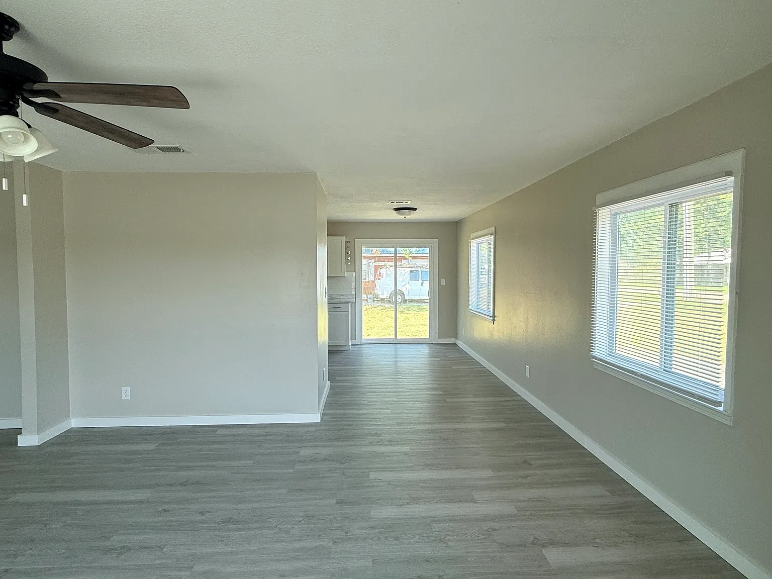 2 bed, 960 sqft, $1,600 — Photo 3