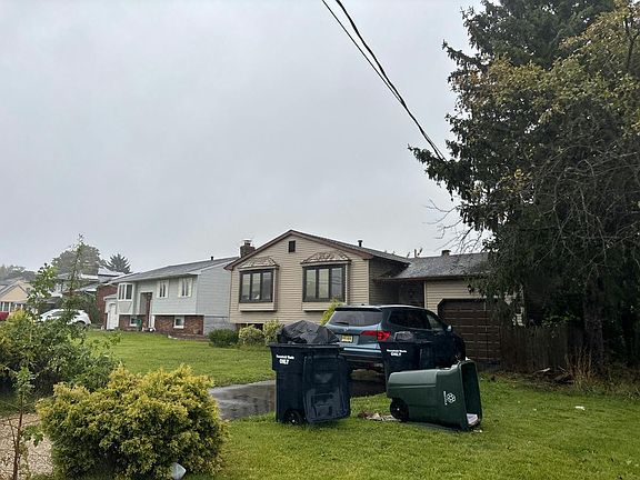 2nd image of 290 Broad St