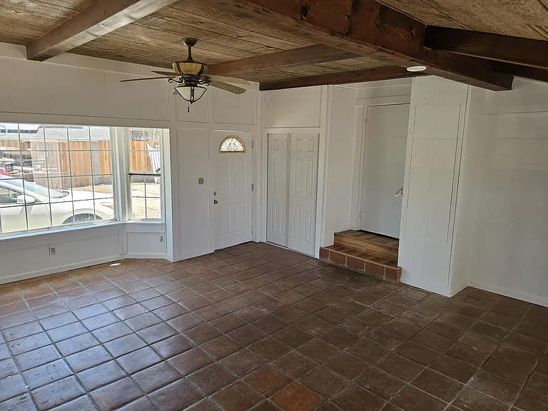 15 Alta Loma Dr — Photo 4