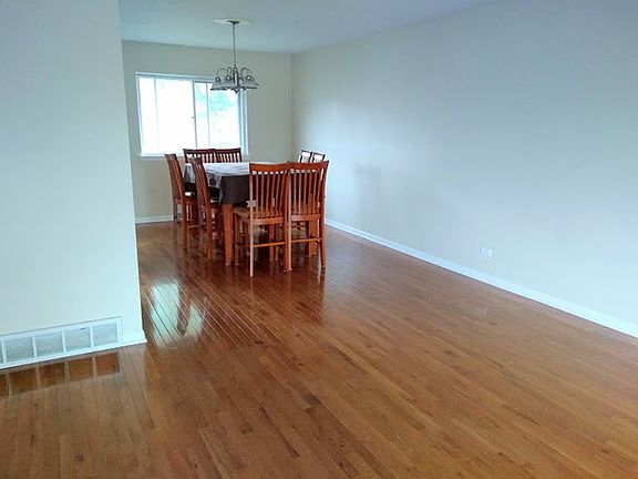 3rd image of 350 Elmwood Dr